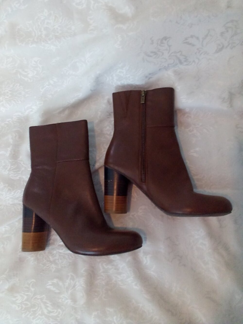 VERY VOLATILE SZ 8 LEATHER BOOTS SIDE ZIP 3.5" 3-TONE STACKED WOODEN HEAL BOOTS - Picture 2 of 16